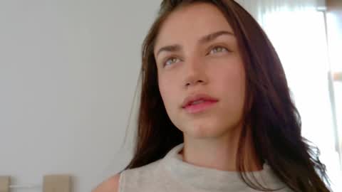 Snapshot of grettabenett_ chatting on 01.07.25 Gretta online show from 01.07.25