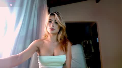 Snapshot of greyslopez chatting on 01.04.25 Greyslopez online show from 01.04.25