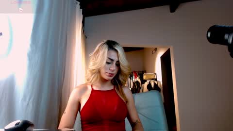 Snapshot of greyslopez chatting on 01.12.25 Greyslopez online show from 01.12.25