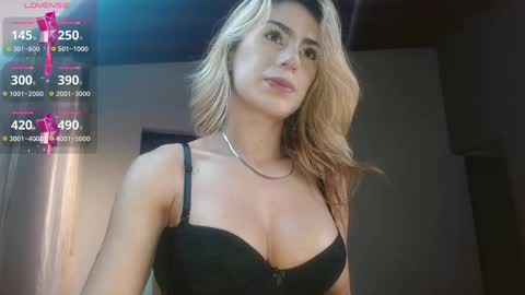 Snapshot of greyslopez chatting on 02.12.25 Greyslopez online show from 02.12.25