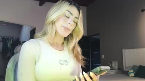 Snapshot of greyslopez chatting on 03.10.25 Greyslopez online show from 03.10.25