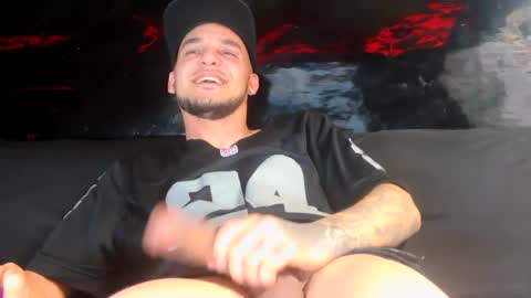 Snapshot of gripthahips chatting on 02.14.25 Gripthahips online show from 02.14.25