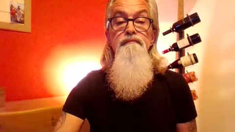 Snapshot of grybear60 chatting on 11.24.25 Grybear online show from 11.24.25