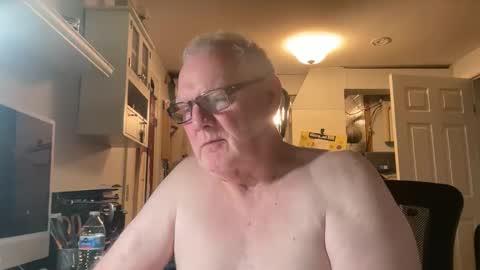 Snapshot of gspotlover1 chatting on 10.22.25 Horny Daddy online show from 10.22.25