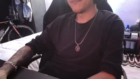 Snapshot of guayaco_ chatting on 02.22.25 Guayaco  online show from 02.22.25