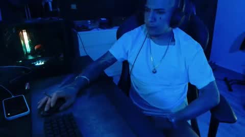 Snapshot of guayaco_ chatting on 10.26.25 Guayaco  online show from 10.26.25