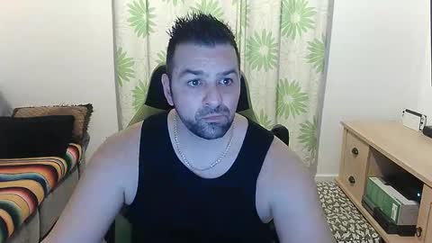 Snapshot of guillaume666286050 chatting on 02.08.26 guillaume666286050 online show from 02.08.26