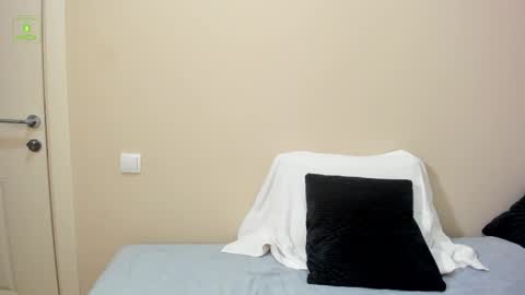 Snapshot of guy_charming chatting on 10.31.25 Buddy online show from 10.31.25