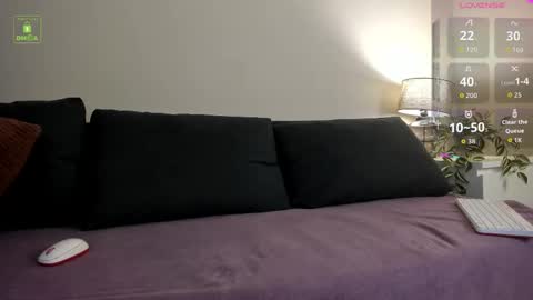 Snapshot of guy_charming chatting on 12.01.25 Buddy online show from 12.01.25