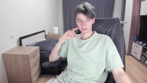 Snapshot of guy_liam1 chatting on 12.20.25 guy_liam1 online show from 12.20.25