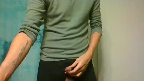 Snapshot of guyguy42016 chatting on 01.14.25 troy online show from 01.14.25