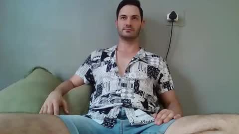 Snapshot of guyhardon chatting on 03.11.25 Guy Hardon online show from 03.11.25