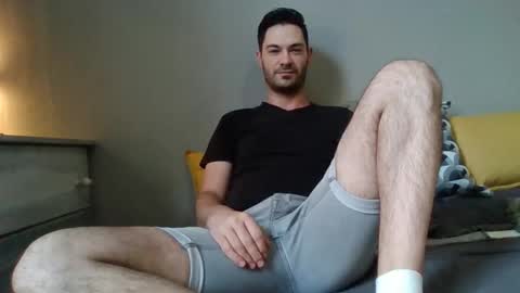 Snapshot of guyhardon chatting on 01.10.26 Guy Hardon online show from 01.10.26