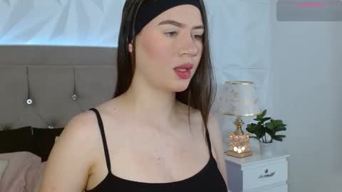 Gwen Drew online show from 10.21.25