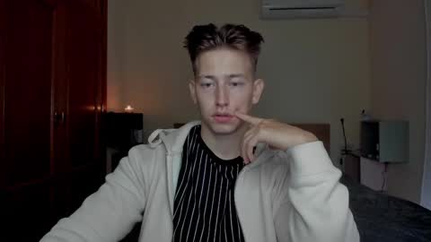 Snapshot of gym_alpha chatting on 03.08.25 Oliver online show from 03.08.25