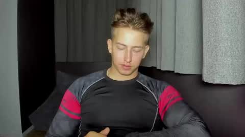 Snapshot of gym_alpha chatting on 09.08.25 Oliver online show from 09.08.25