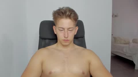 Snapshot of gym_alpha chatting on 10.04.25 Oliver online show from 10.04.25