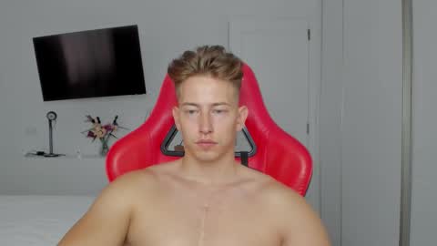 Snapshot of gym_alpha chatting on 10.08.25 Oliver online show from 10.08.25