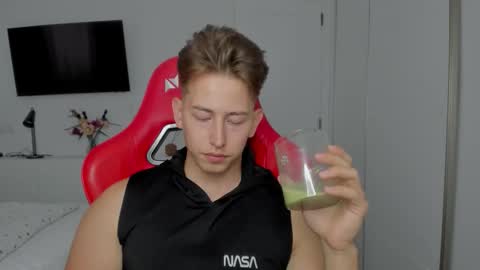 Snapshot of gym_alpha chatting on 10.11.25 Oliver online show from 10.11.25