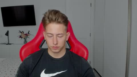 Snapshot of gym_alpha chatting on 10.12.25 Oliver online show from 10.12.25