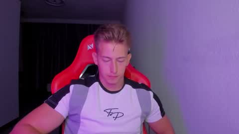 Snapshot of gym_alpha chatting on 11.07.25 Oliver online show from 11.07.25