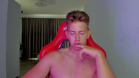 Snapshot of gym_alpha chatting on 11.11.25 Oliver online show from 11.11.25