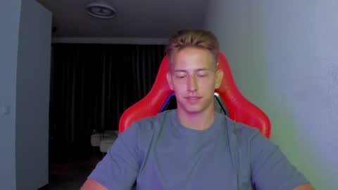 Snapshot of gym_alpha chatting on 11.12.25 Oliver online show from 11.12.25