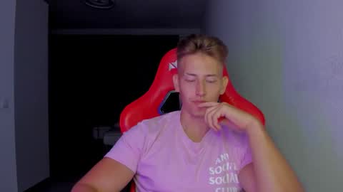 Snapshot of gym_alpha chatting on 11.14.25 Oliver online show from 11.14.25