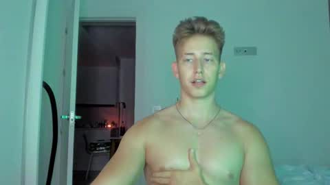 Snapshot of gym_alpha chatting on 12.21.25 Oliver online show from 12.21.25