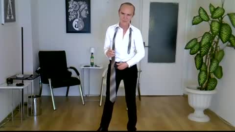 Snapshot of h_blackwood chatting on 06.26.26 H. Blackwood online show from 06.26.26