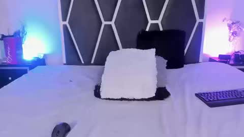 Kendal online show from 03.11.26