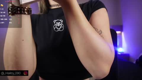 Snapshot of hailey_09 chatting on 10.06.25 Hailey online show from 10.06.25