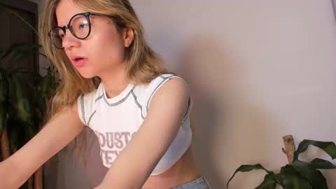 Snapshot of hailey_firee chatting on 09.12.25 Hailey online show from 09.12.25