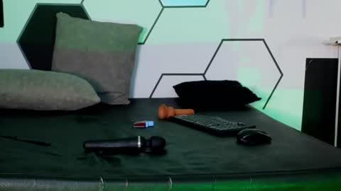 haileycat_ online show from 02.27.25