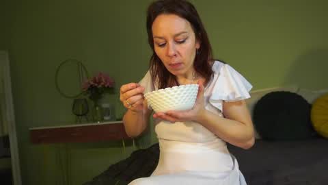 Hailey online show from 02.21.25