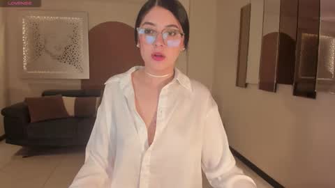 Snapshot of haileyross_ chatting on 12.05.25 Hailey online show from 12.05.25