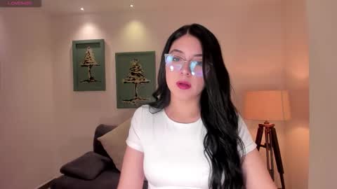 Snapshot of haileyross_ chatting on 12.16.25 Hailey online show from 12.16.25