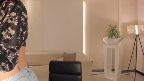 Snapshot of haileyross_ chatting on 01.11.26 Hailey online show from 01.11.26