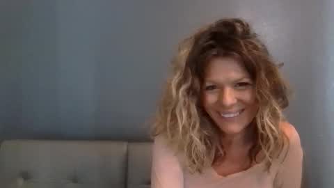 Snapshot of haileys123 chatting on 11.10.25 Hailey online show from 11.10.25