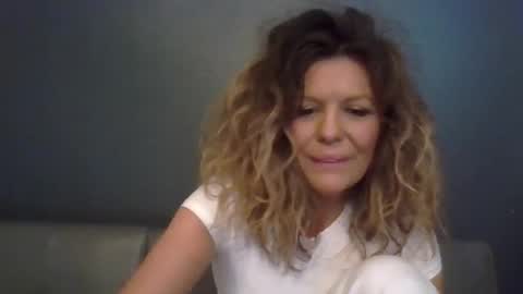 Snapshot of haileys123 chatting on 11.14.25 Hailey online show from 11.14.25