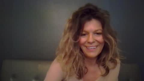 Snapshot of haileys123 chatting on 11.18.25 Hailey online show from 11.18.25