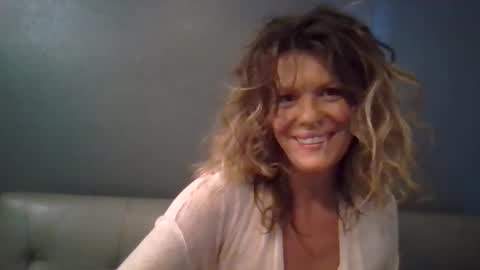 Snapshot of haileys123 chatting on 11.19.25 Hailey online show from 11.19.25