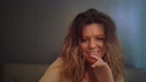 Snapshot of haileys123 chatting on 12.05.25 Hailey online show from 12.05.25