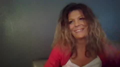 Snapshot of haileys123 chatting on 12.20.25 Hailey online show from 12.20.25