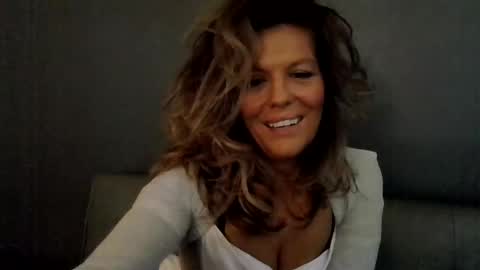 Snapshot of haileys123 chatting on 01.08.26 Hailey online show from 01.08.26