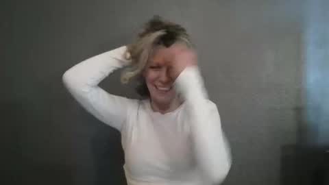 Snapshot of haileys123 chatting on 04.18.26 Hailey online show from 04.18.26