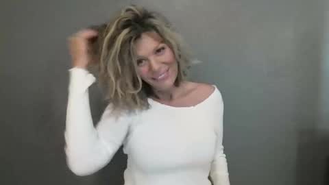 Snapshot of haileys123 chatting on 04.19.26 Hailey online show from 04.19.26