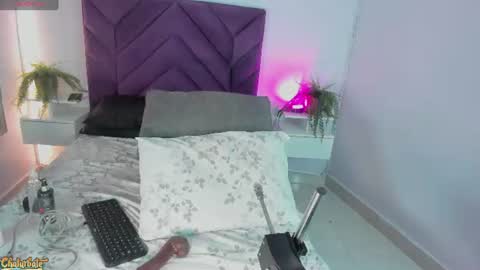 Snapshot of haileystonei chatting on 06.25.26 haileystonei online show from 06.25.26