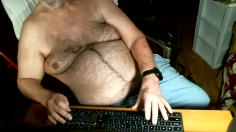 Snapshot of hairybear813 chatting on 06.29.26 hairybear813 online show from 06.29.26