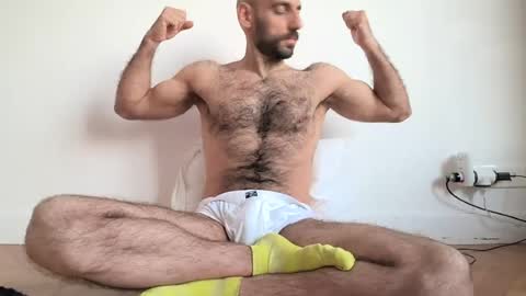 Snapshot of hairysexymanfr chatting on 07.21.26 Hairy sexy man online show from 07.21.26
